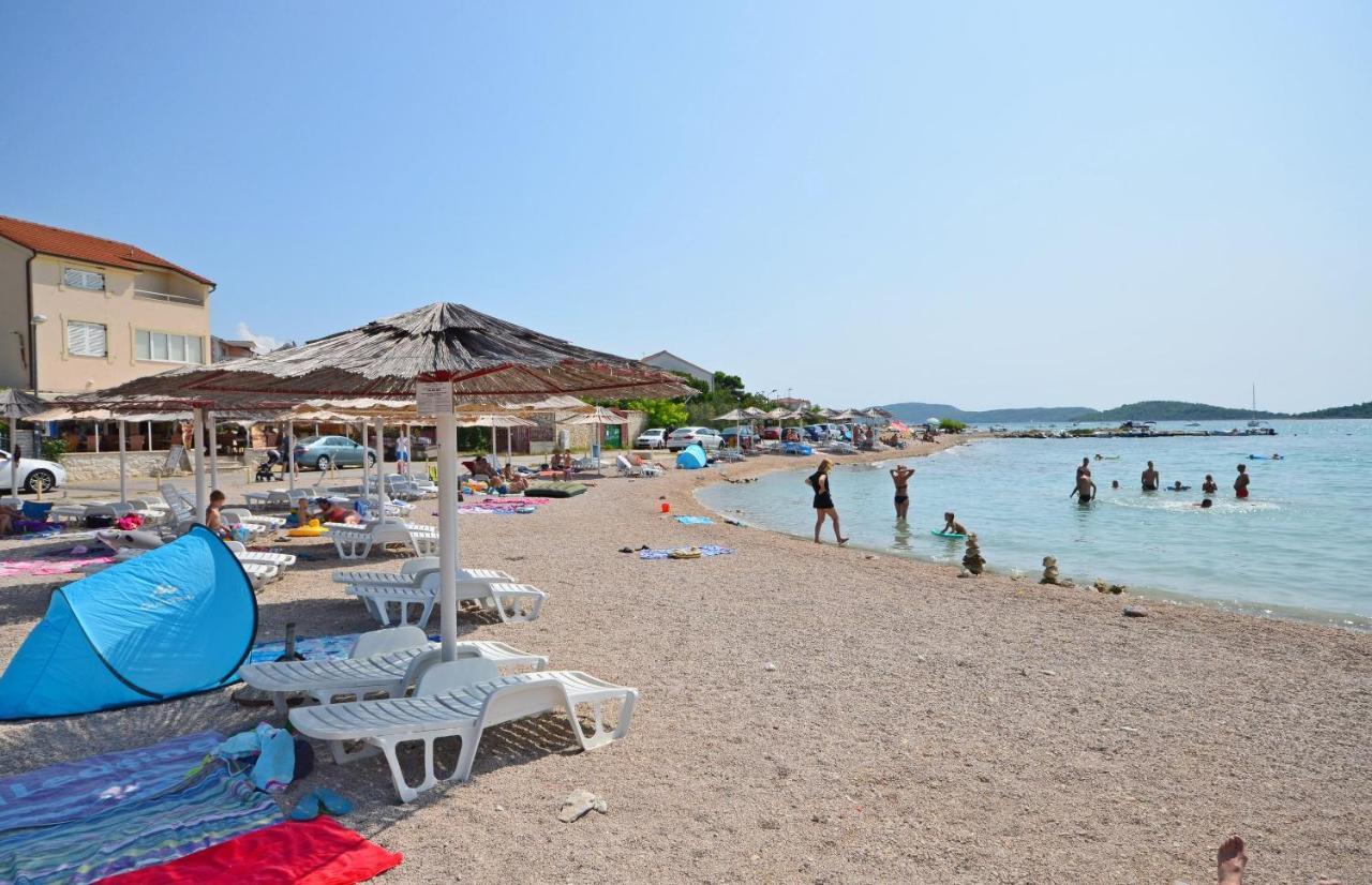 Apartment Robyn On The Beach Srima Exterior photo